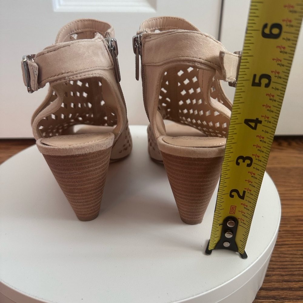 Vince Camuto Beige Suade Peep-Toe Stacked 3 Inch Heel Cut-Out Bootie Size 39 - Picture 5 of 13